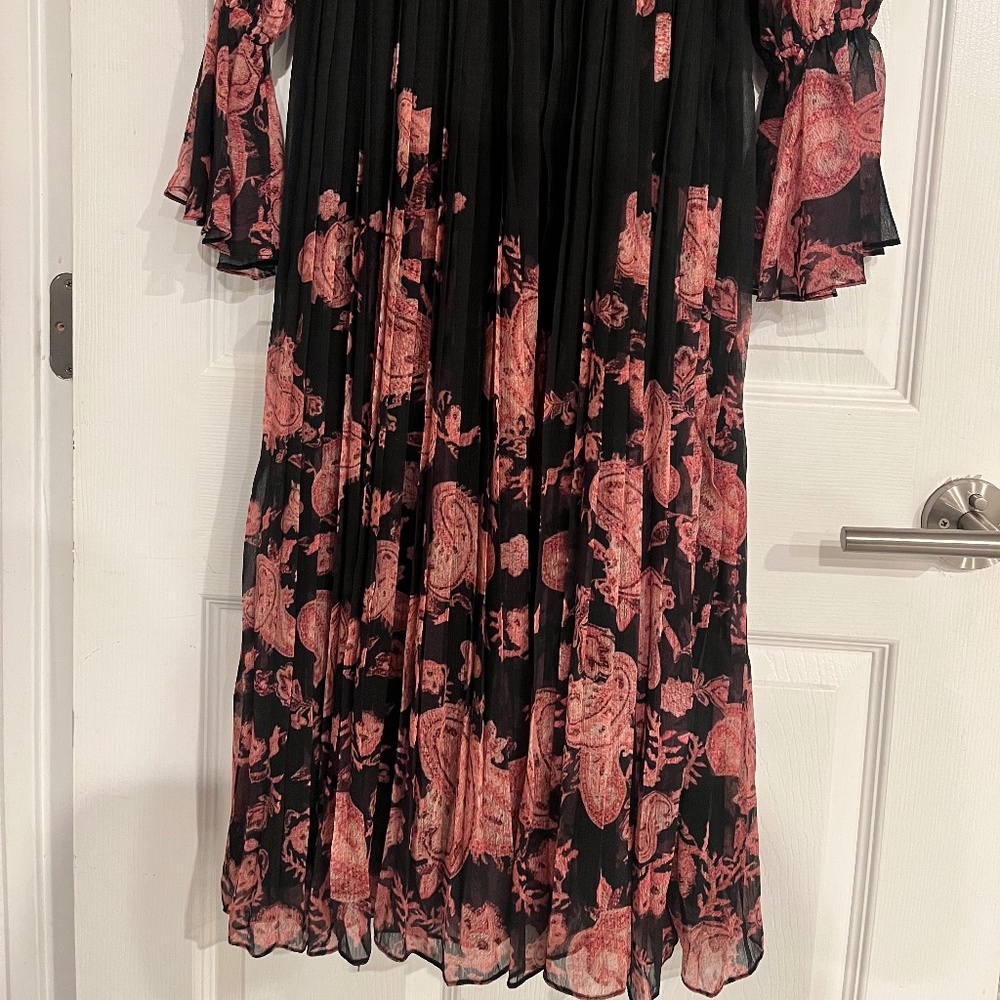 Gorgeous pleated long sleeve maxi dress - Picture 7 of 10